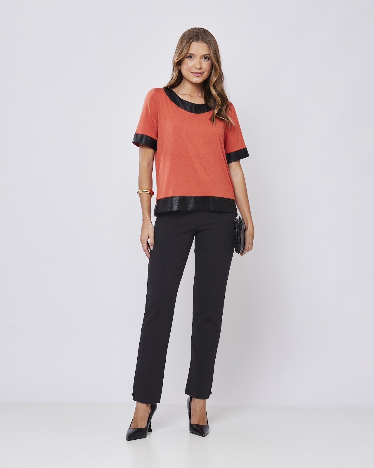 Quais Blusas Modernas são Ideais para um Look Casual e Elegante?